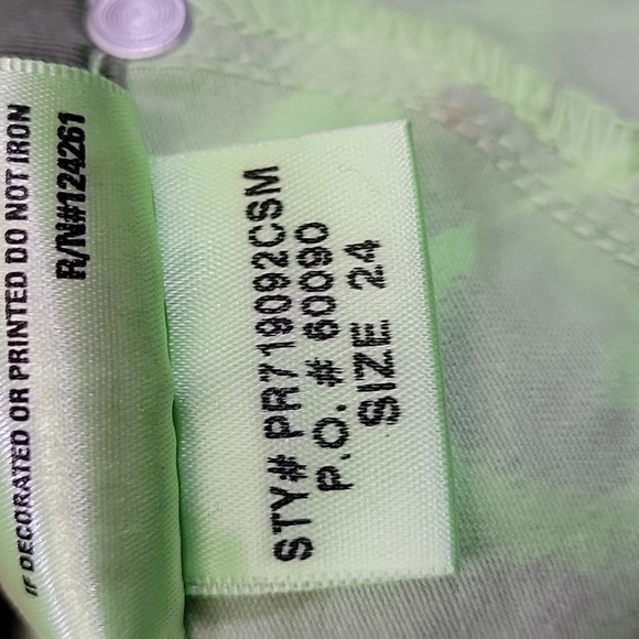 Fragile Blue Jeans Lime Cheetah Print Faded/Distressed Shorts Size 24 - Picture 13 of 15